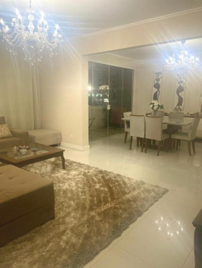 Apartamento espaçoso com linda vista para o mar e Farol da Barra